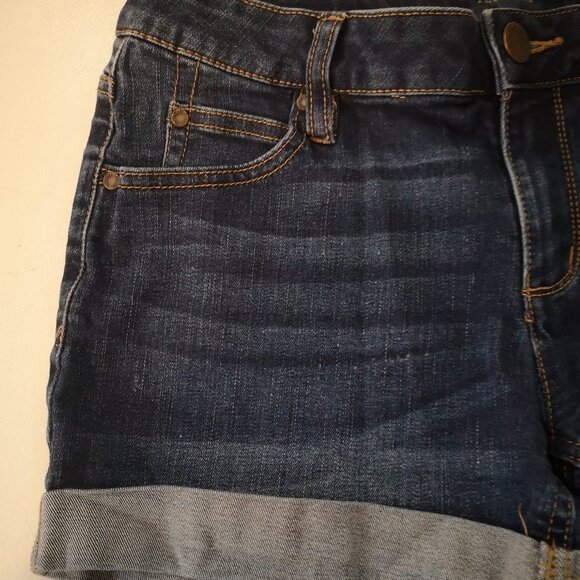 a.n.a. Ladies Medium Wash Zipper & Button Fly Jean Shorts - Picture 4 of 9